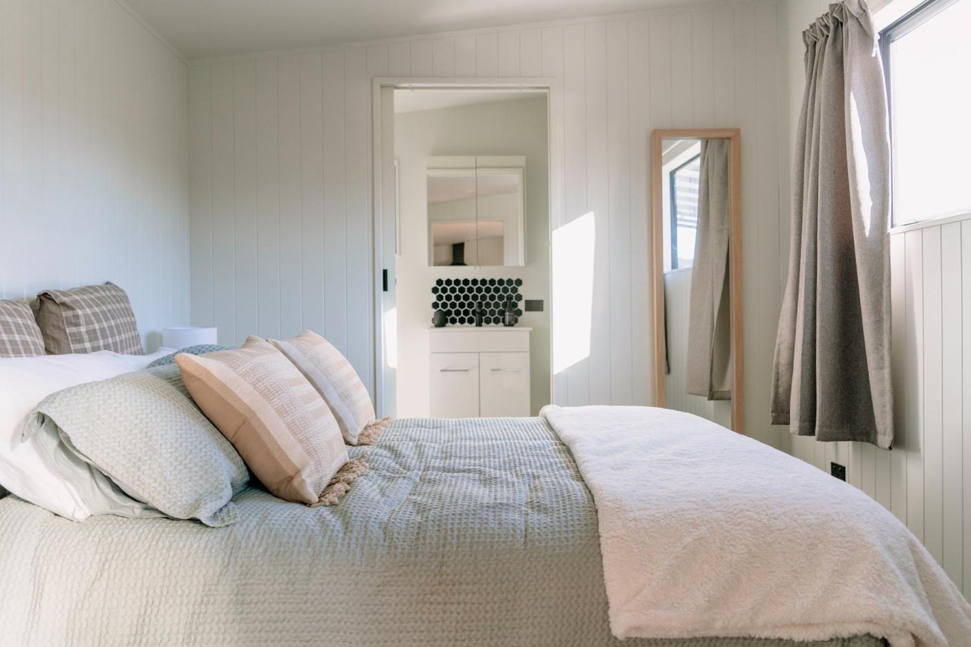 Mountain Cabin - Central, Cosy And Cute With Views Wanaka Extérieur photo