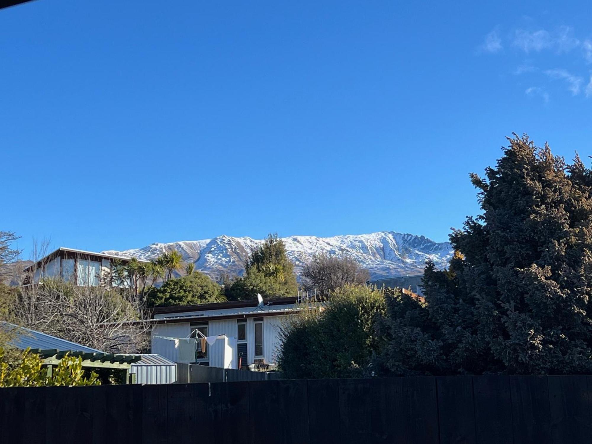 Mountain Cabin - Central, Cosy And Cute With Views Wanaka Extérieur photo