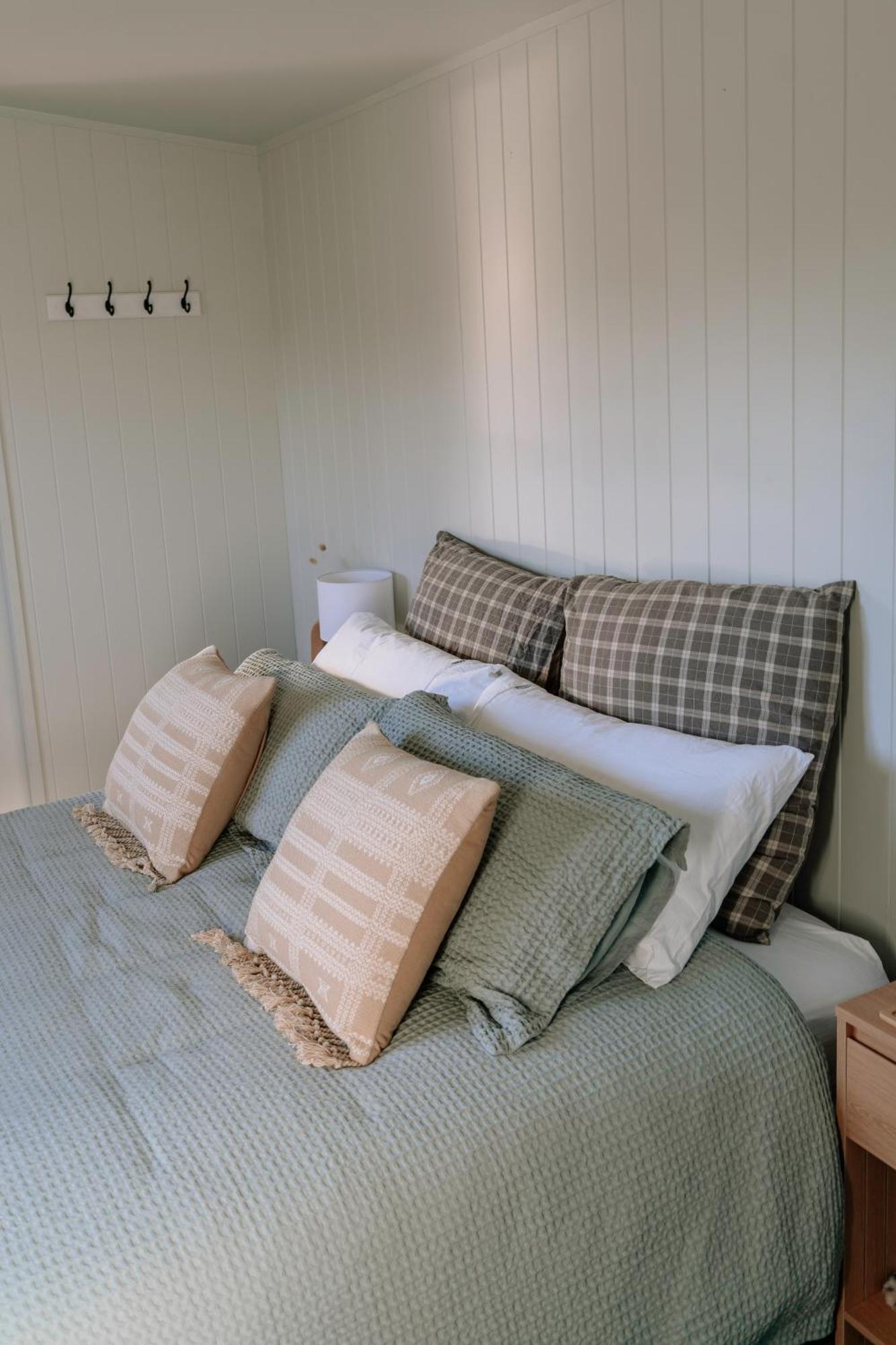 Mountain Cabin - Central, Cosy And Cute With Views Wanaka Extérieur photo